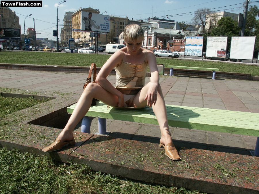 Фото Жены Без Трусов На Улице